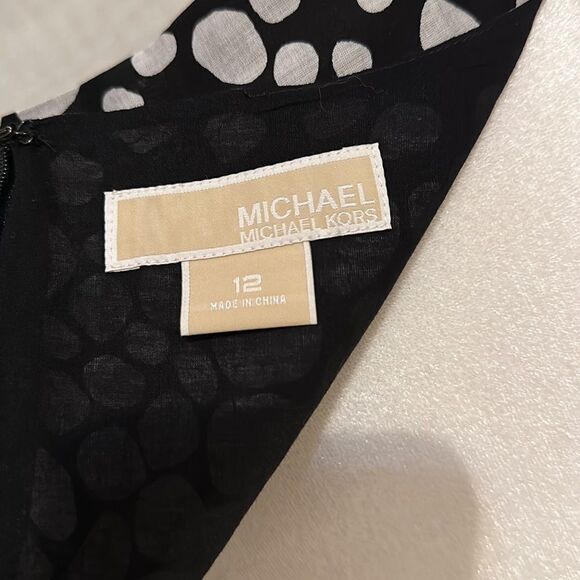 MK 12 Black White Spotted Polka Pebbles Sleeveless Faux Wrap V-Neck A-Line Dress - Picture 10 of 13